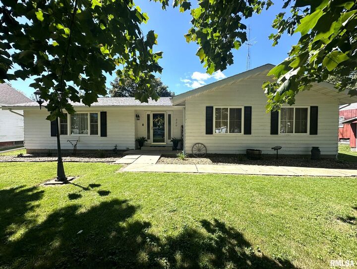 320 West Street  Maquon IL 61458 photo