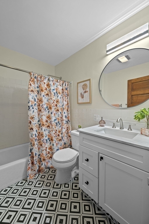 Property Photo: 34 Beacon St 2 MA 02150