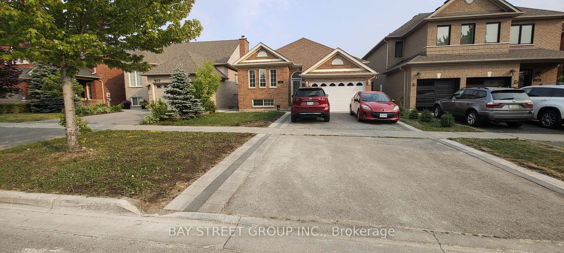 Property Photo:  799 Coldstream Dr Bsmt  ON L1K 2Z3 