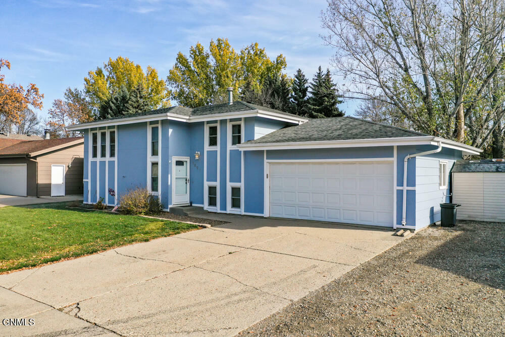 Property Photo:  1621 Omaha Drive  ND 58504 