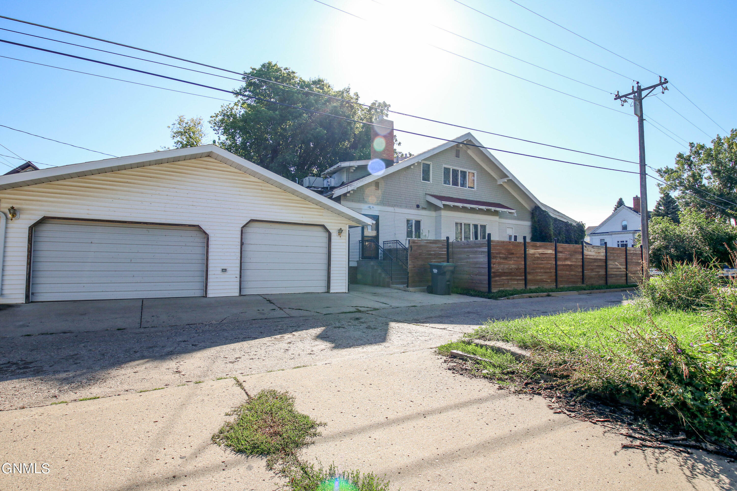 Property Photo:  504 3rd Street NW  ND 58554 