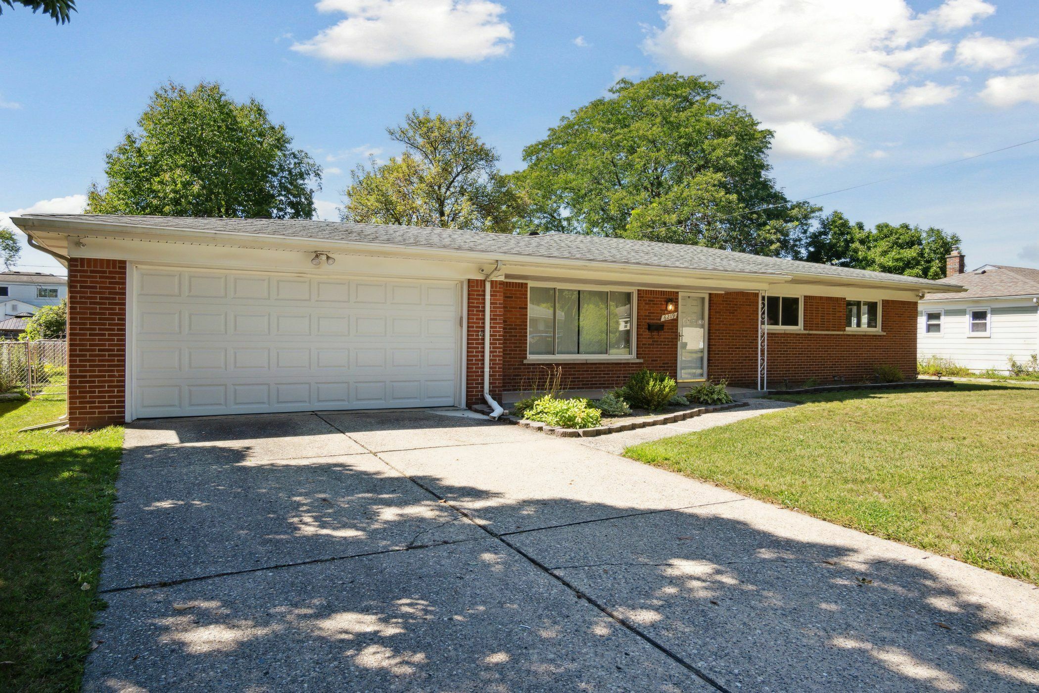 Property Photo:  6219 N Evangeline Street  MI 48127 3006 