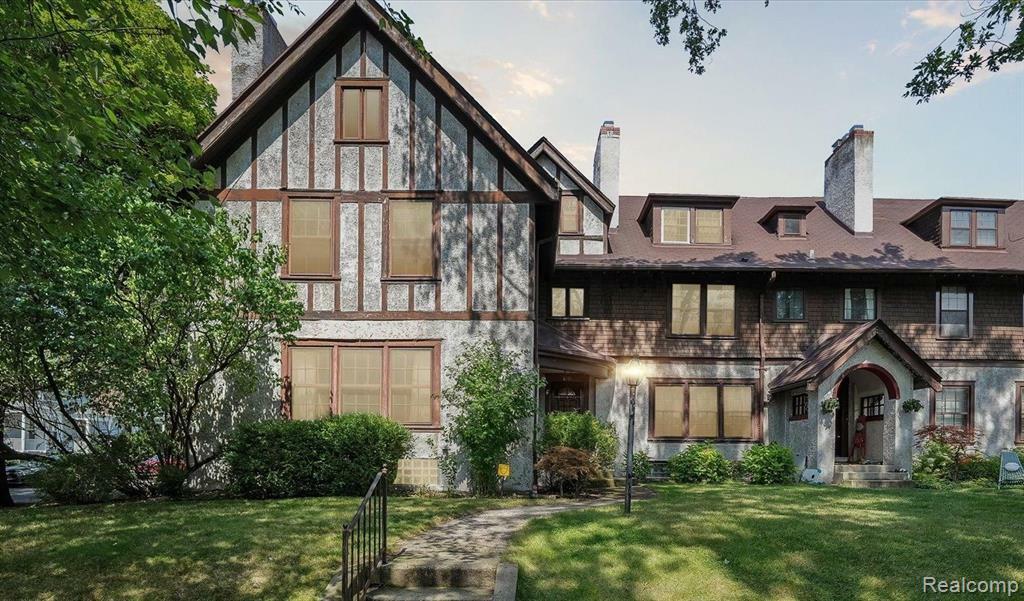Property Photo:  8101 Saint Paul Street  MI 48214 2701 