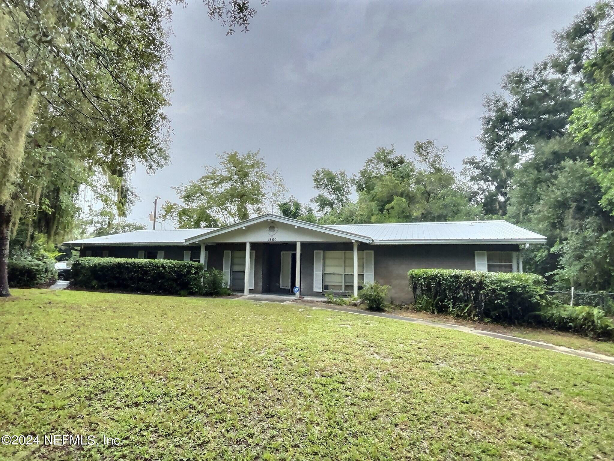 Property Photo:  1800 Laurel Street  FL 32177 