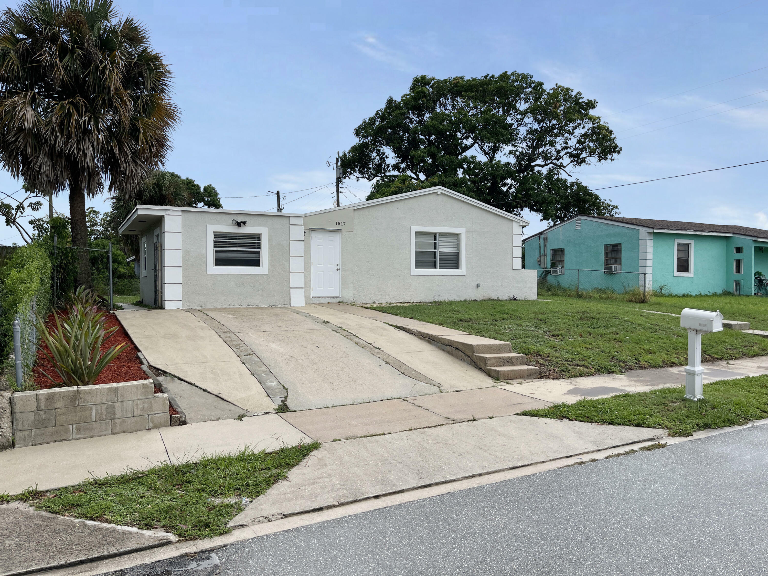 Property Photo:  1517 14th Avenue S  FL 33460 