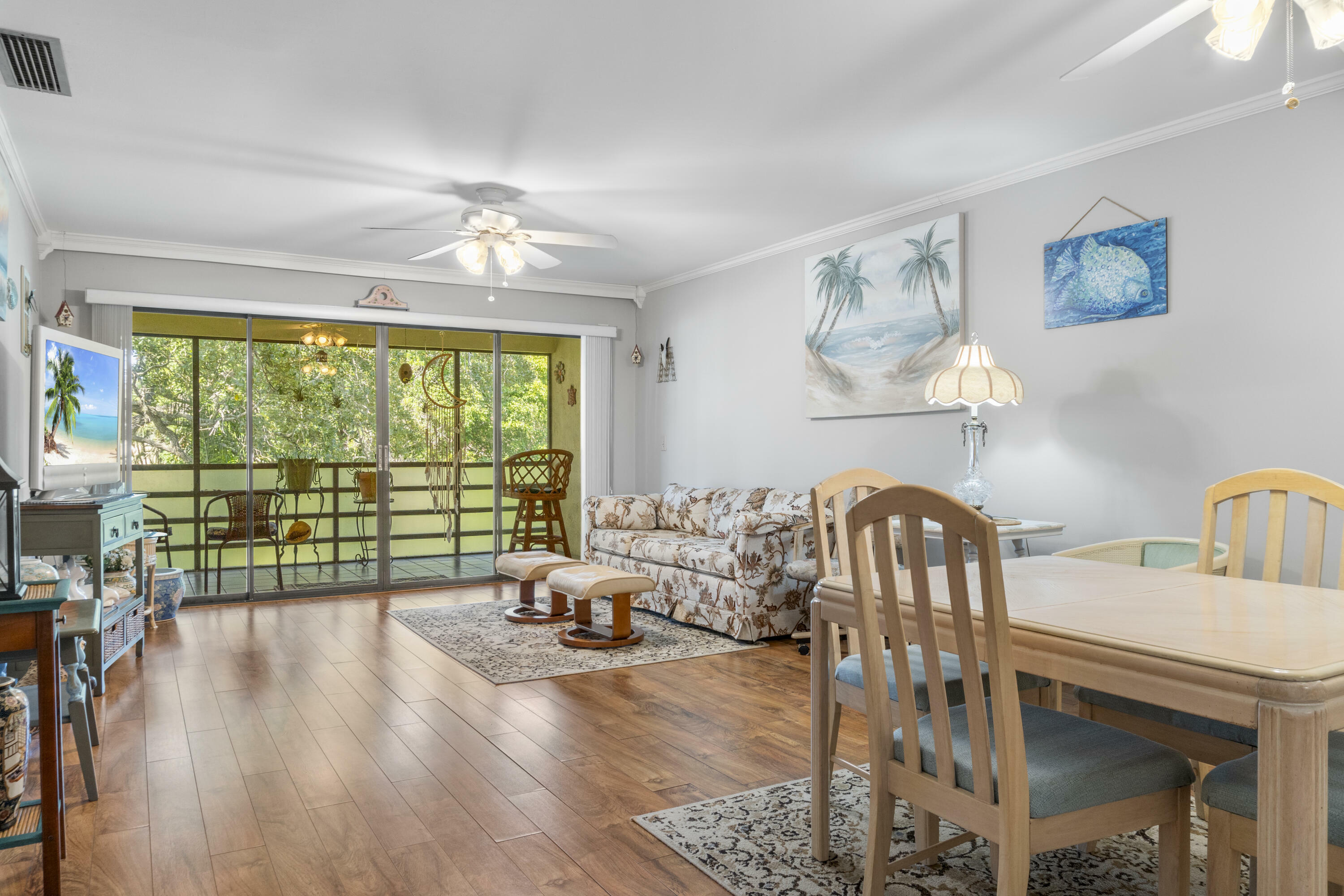 Property Photo: 400 18th Street P-5 FL 32960