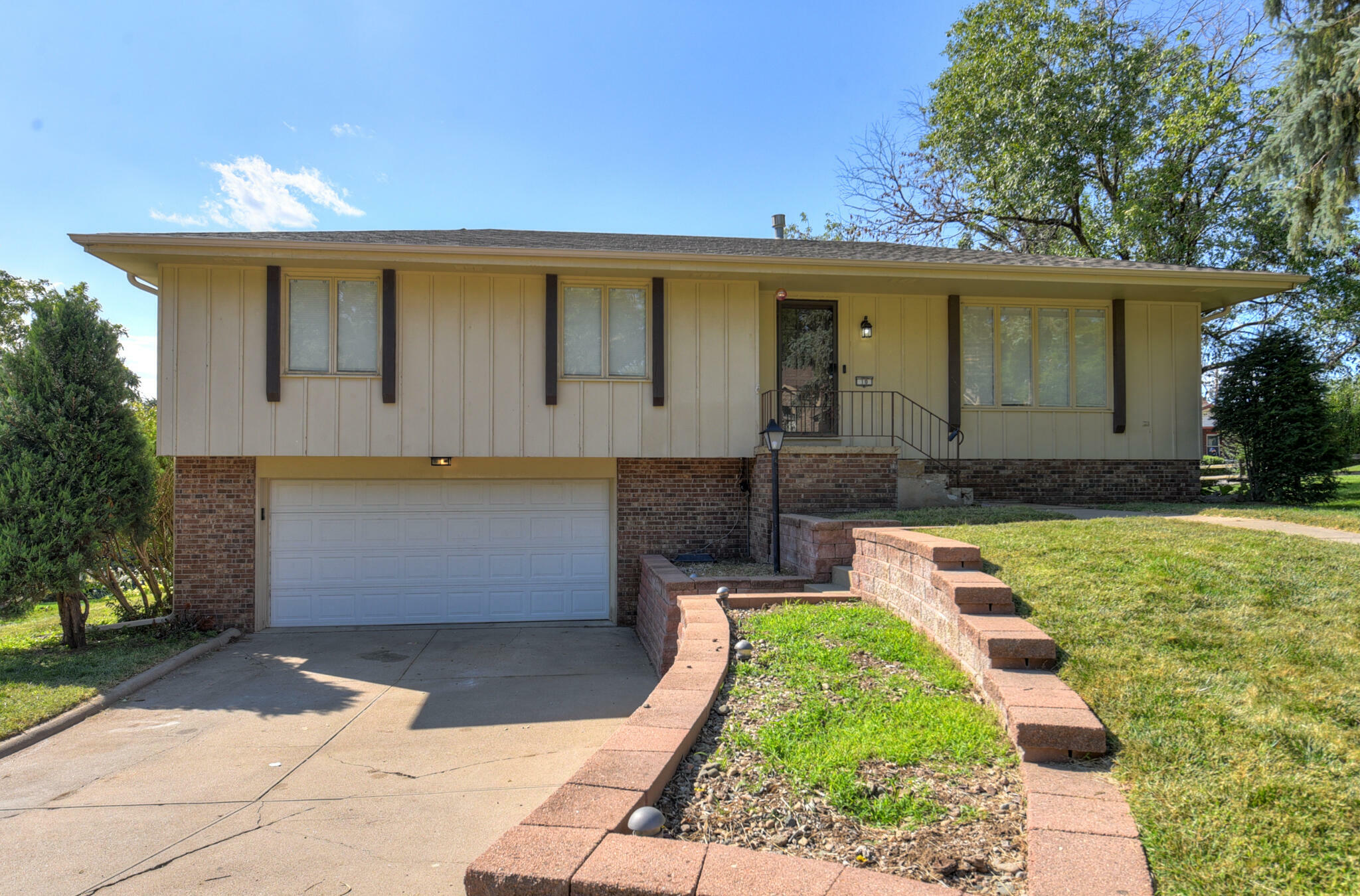 Property Photo:  10 Danbury Court  IA 51503 