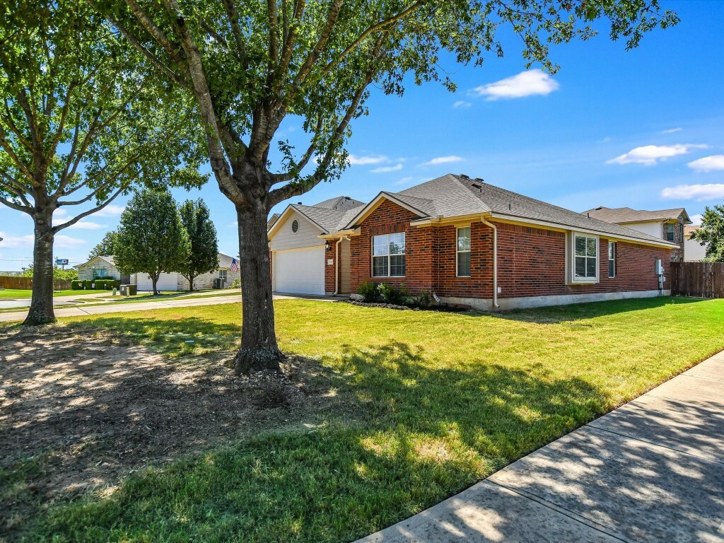 Property Photo:  100 Painted Bunting Cove  TX 78641 