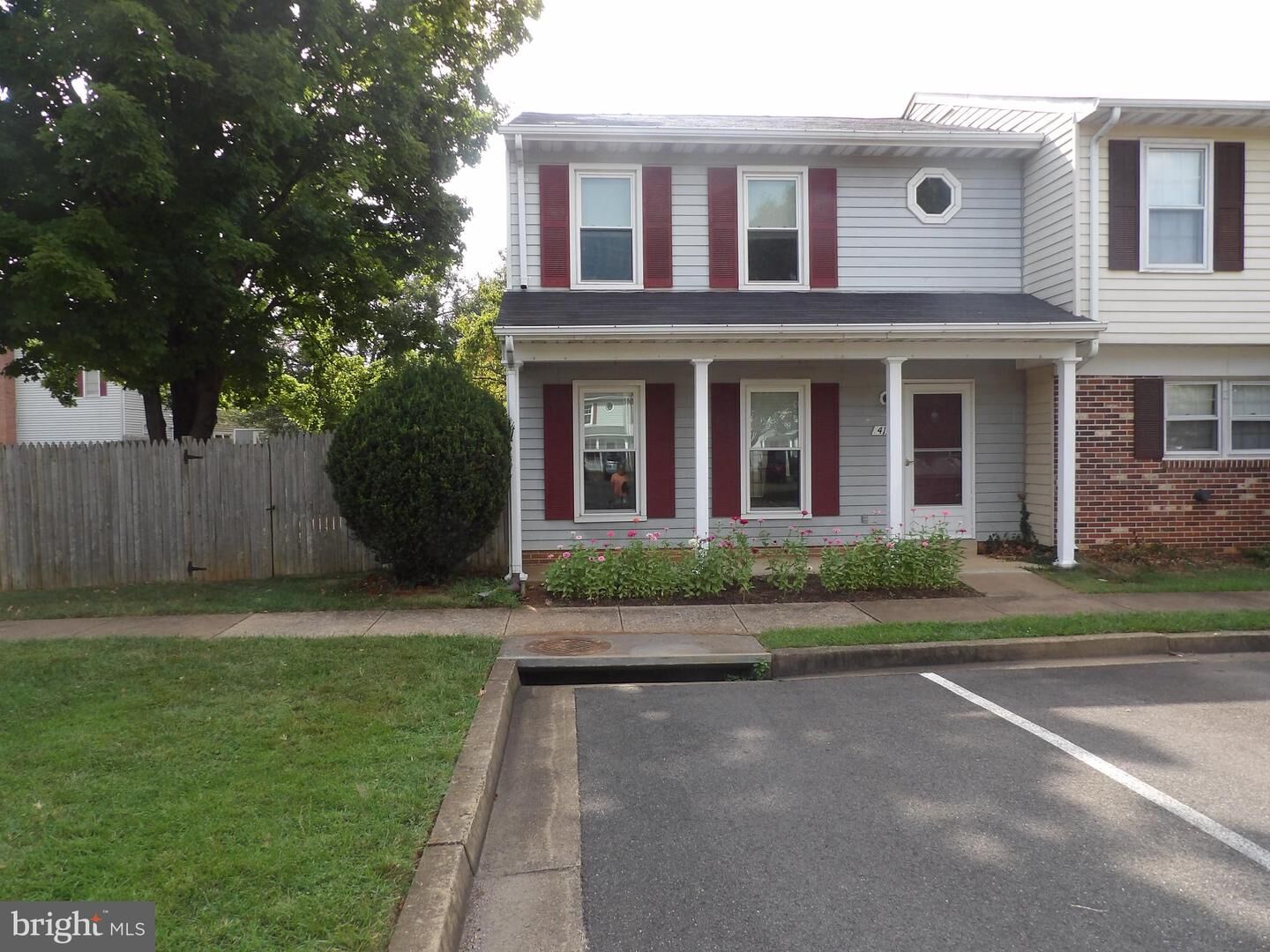 Property Photo:  413 Forest Court  VA 20186 