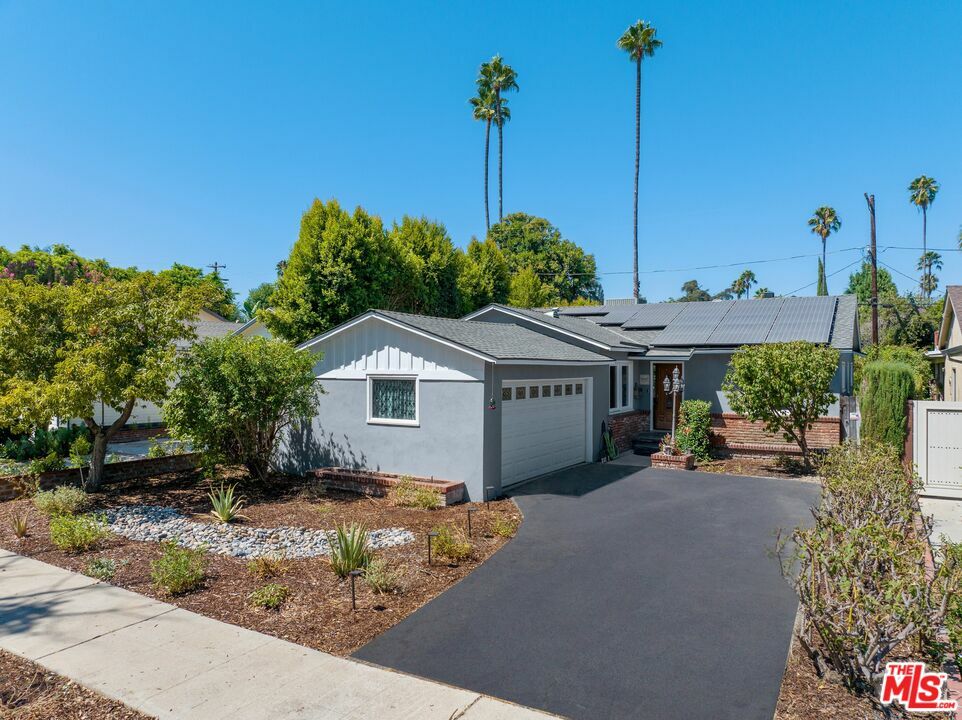 Property Photo:  14647  Morrison St  CA 91403 