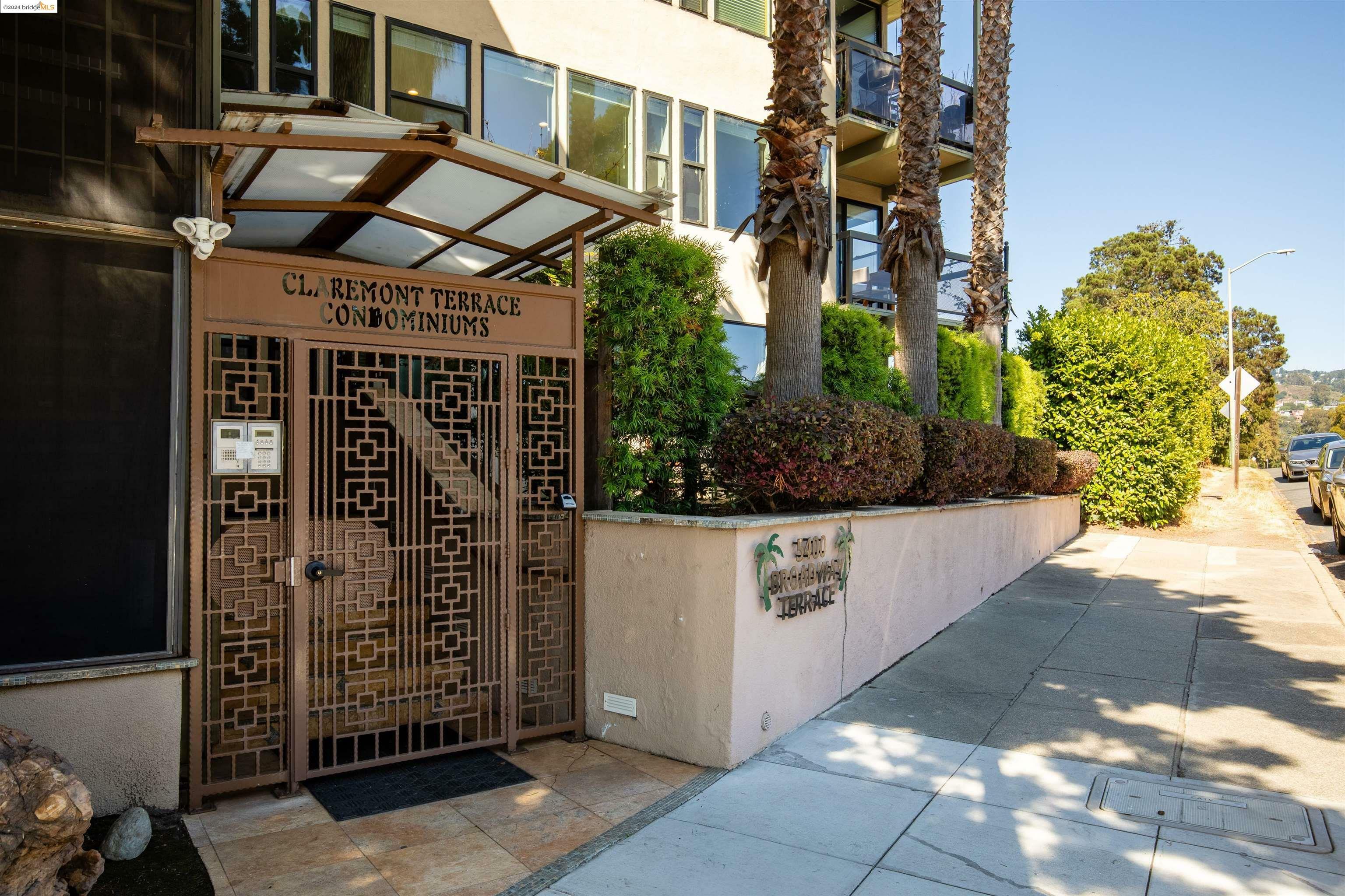 Property Photo:  5400 Broadway Ter 202  CA 94618 