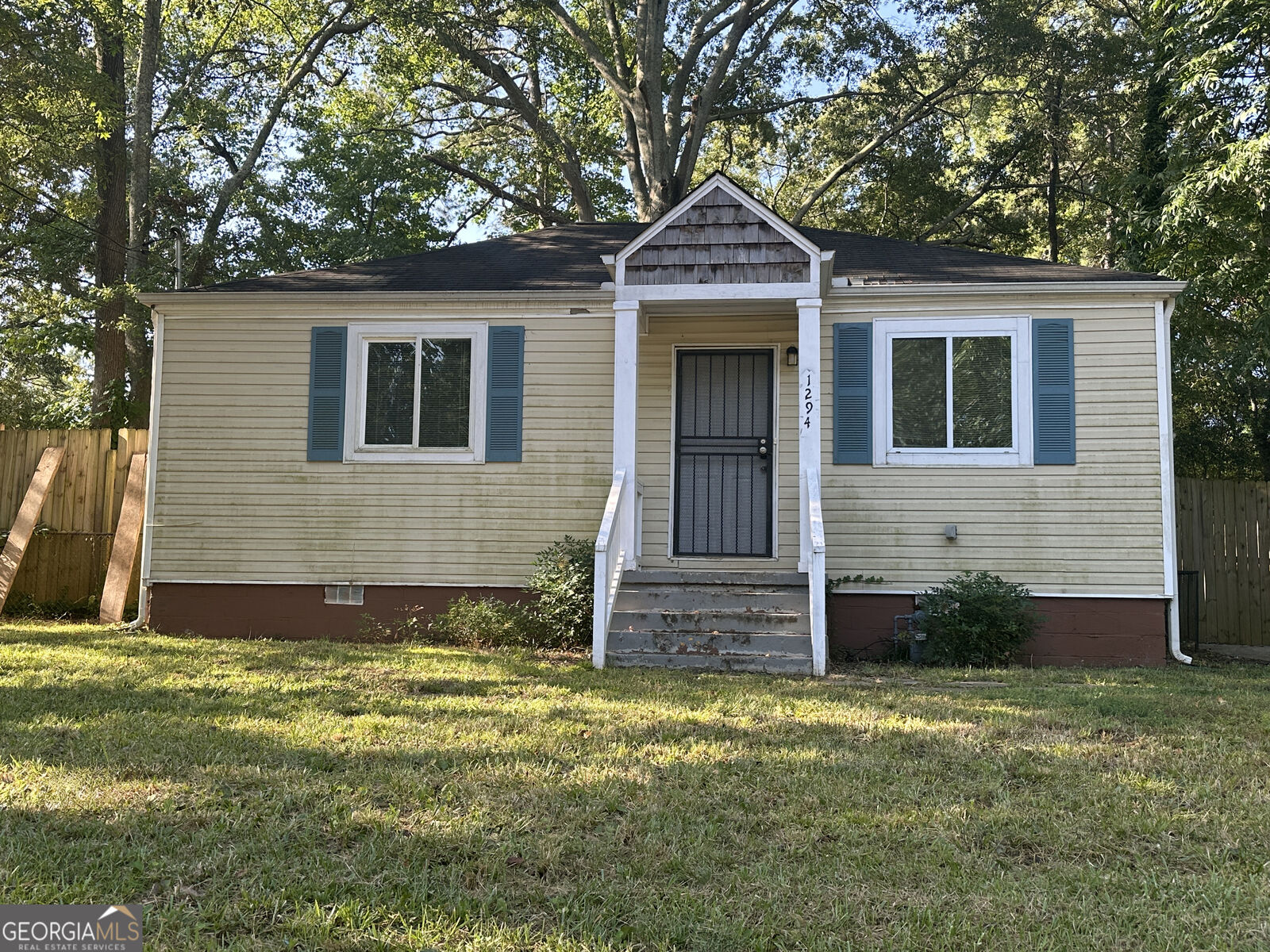 Property Photo: 1294 Almont Drive GA 30310