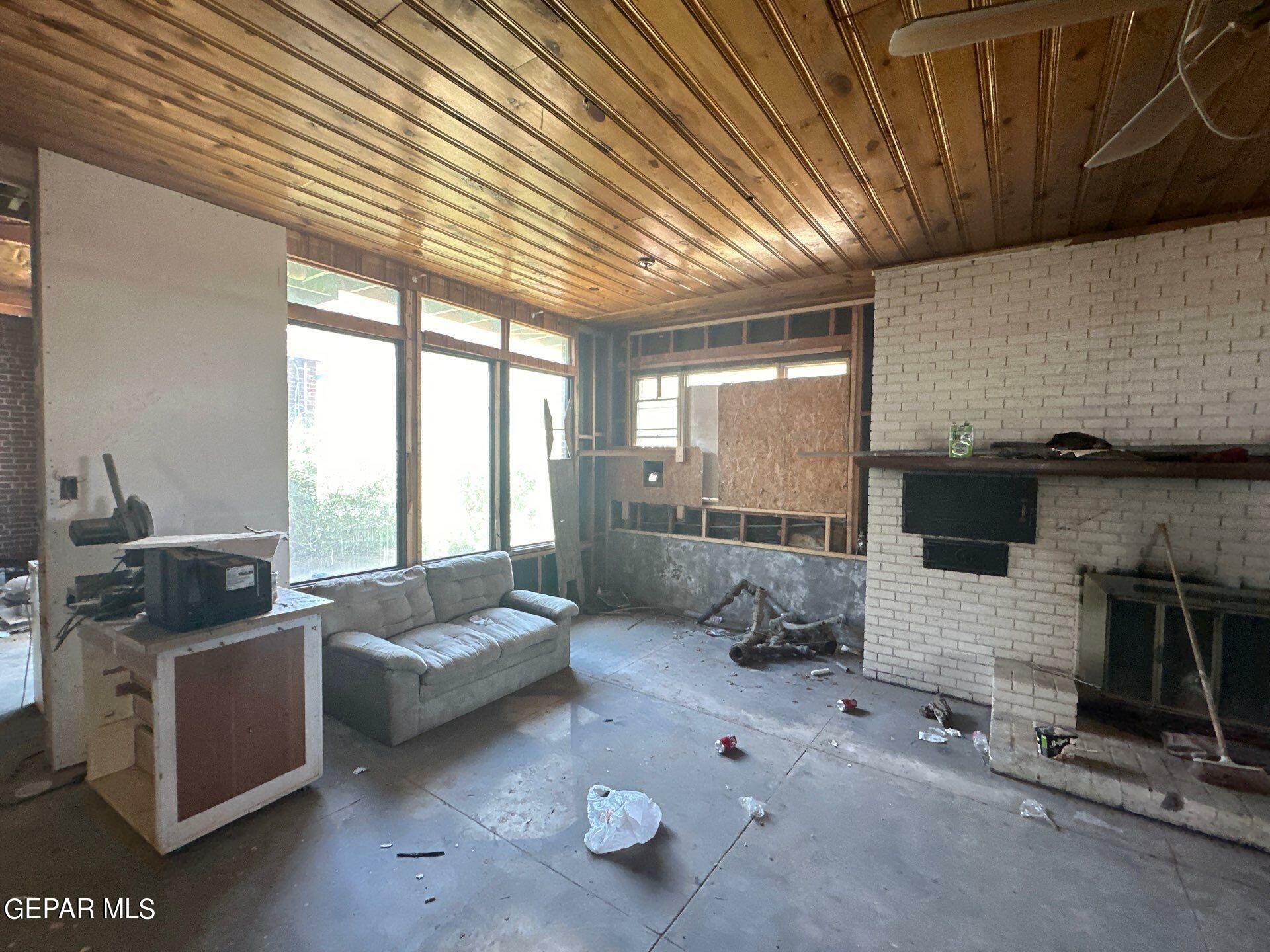 Property Photo:  2431 Altura Avenue  TX 79930 