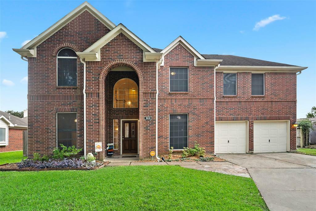 Property Photo:  1908 Oak Hollow Drive  TX 77581 