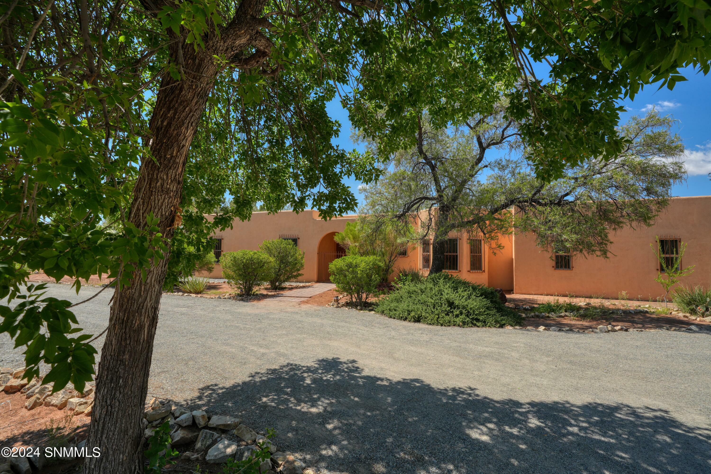 Property Photo:  5981 N Jornada Road  NM 88012 