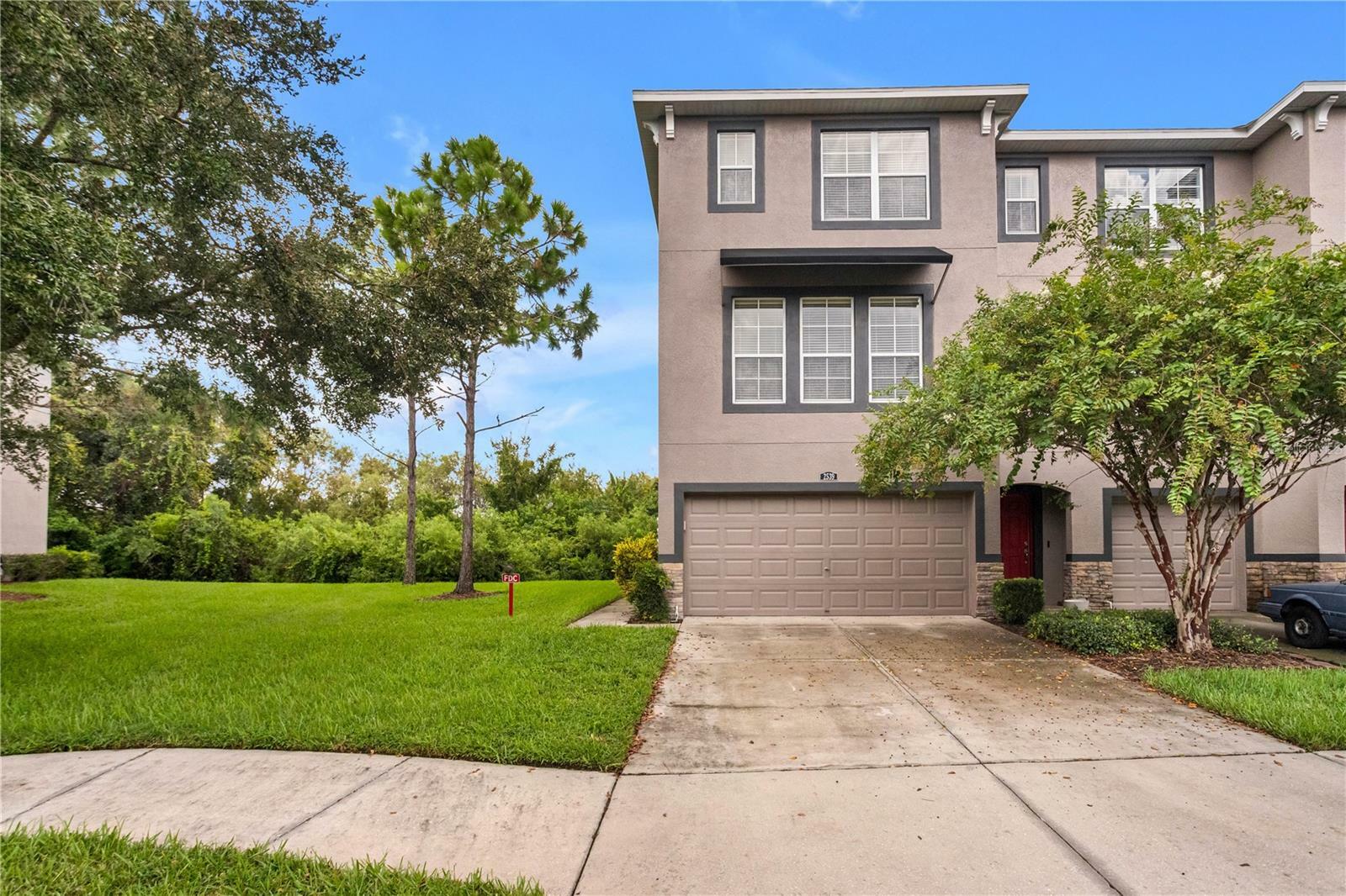 Property Photo:  2539 Lexington Oak Drive  FL 33511 