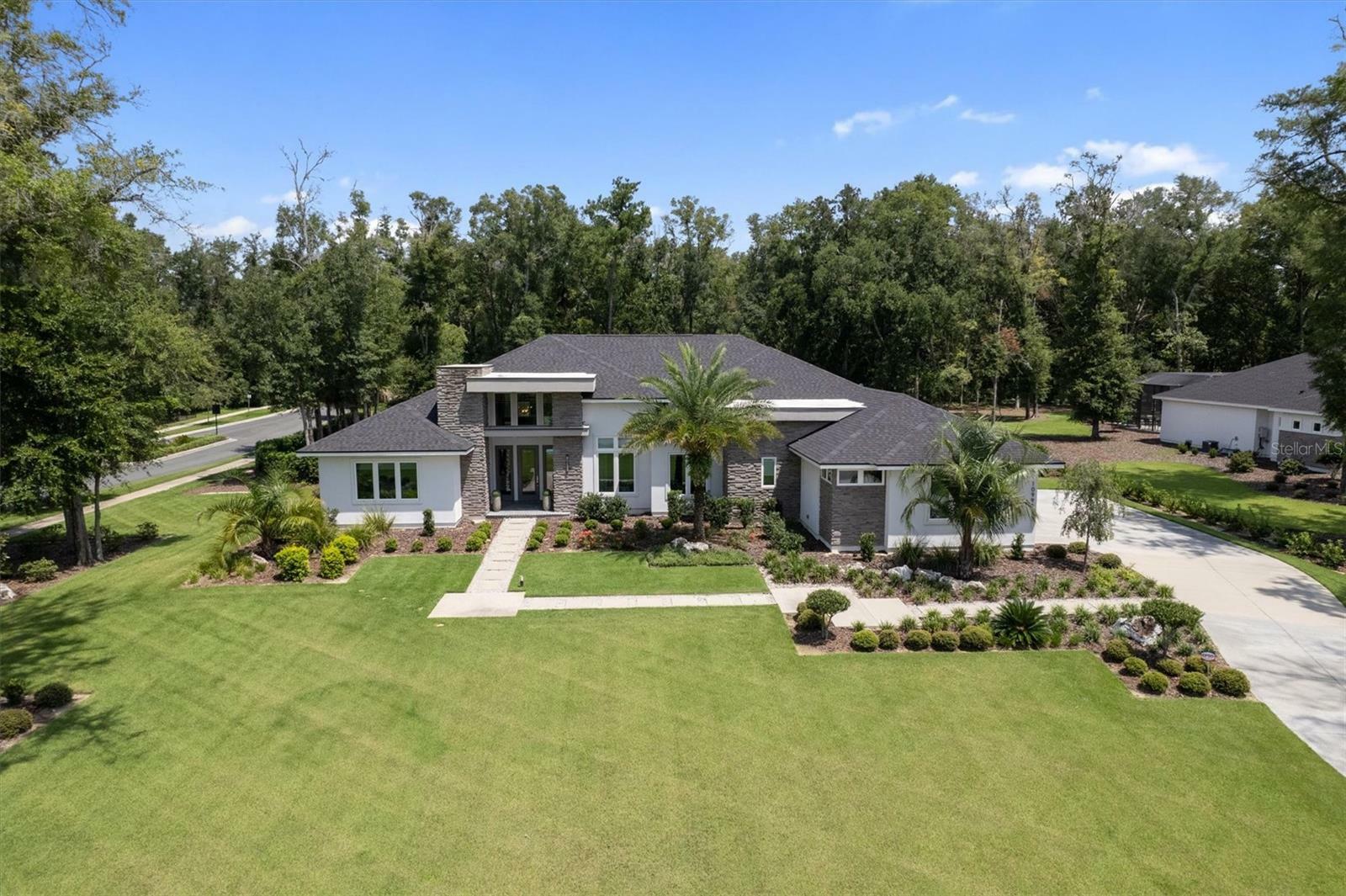 Property Photo: 10992 SW 30th Avenue FL 32608