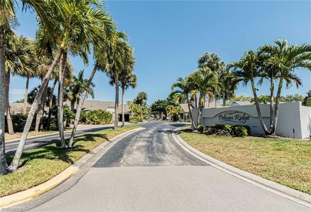 Property Photo: 820 Meadowland Dr E FL 34108