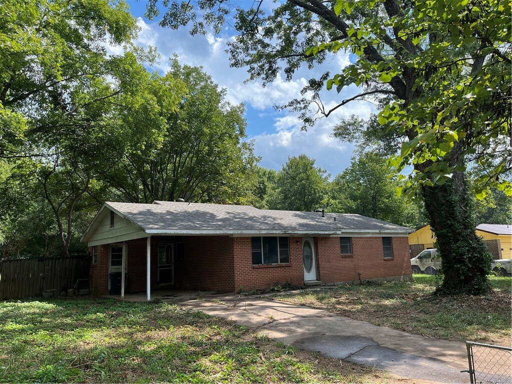 1250 Baldwin Avenue  Fayetteville AR 72701 photo