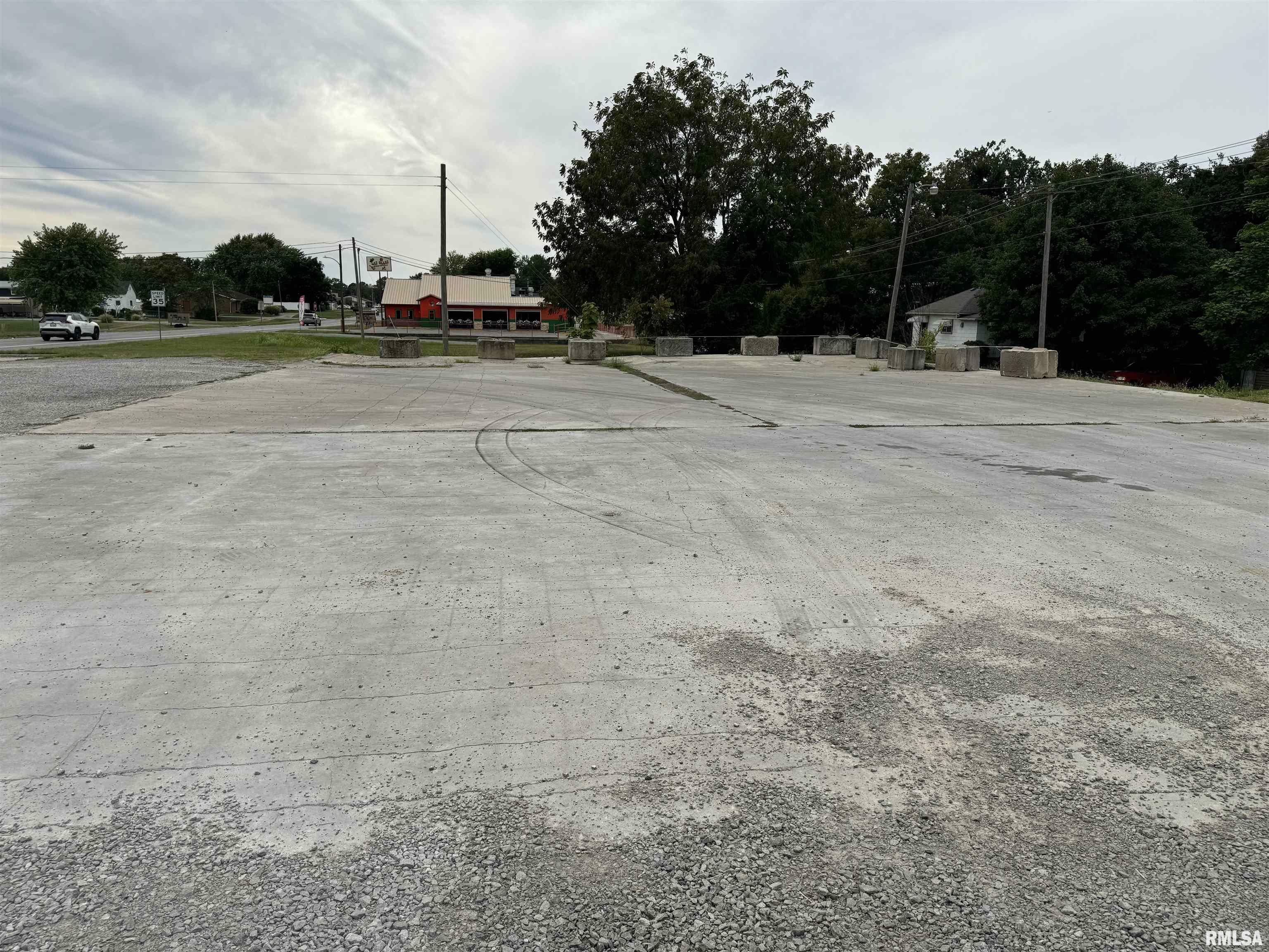 Property Photo: 901 N Victor Street IL 62822