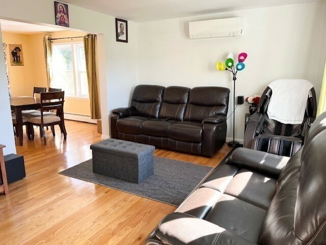 Property Photo:  20 Kenneth St 20  MA 02461 