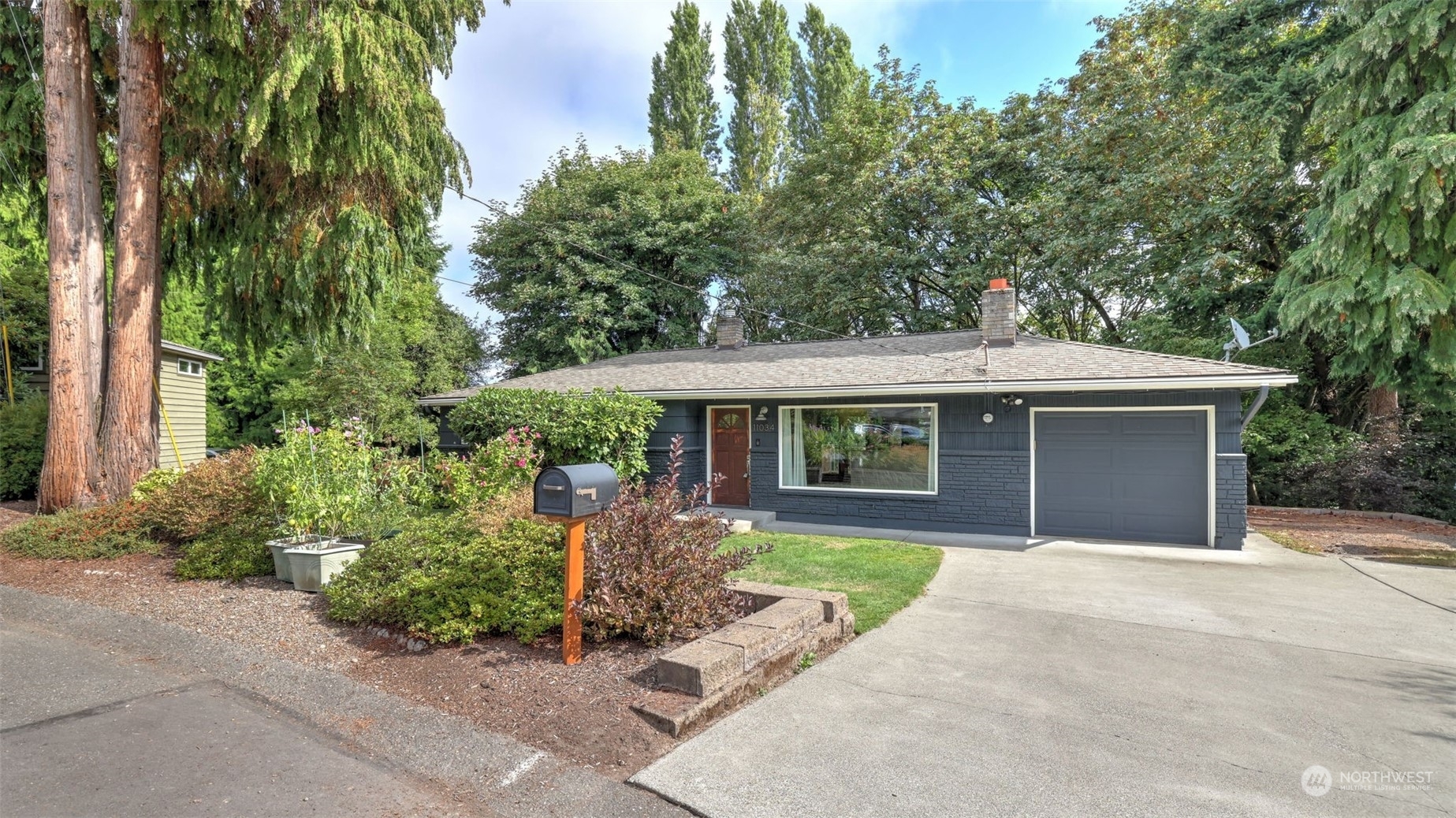 Property Photo:  11034 NE 18th Place  WA 98004 