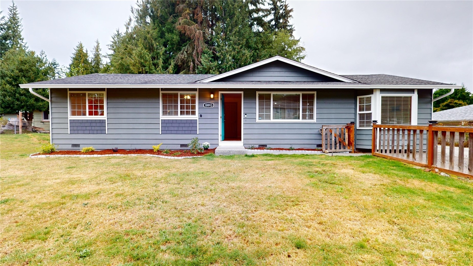 Property Photo:  10013 38th Place SE  WA 98258 