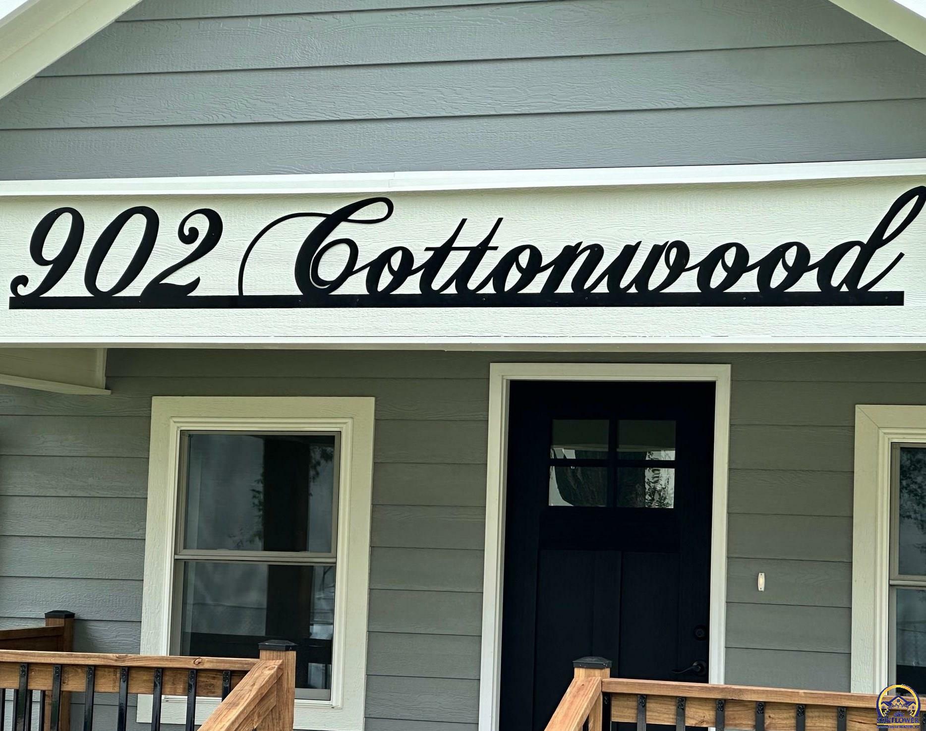 Property Photo: 902 Cottonwood St KS 66801