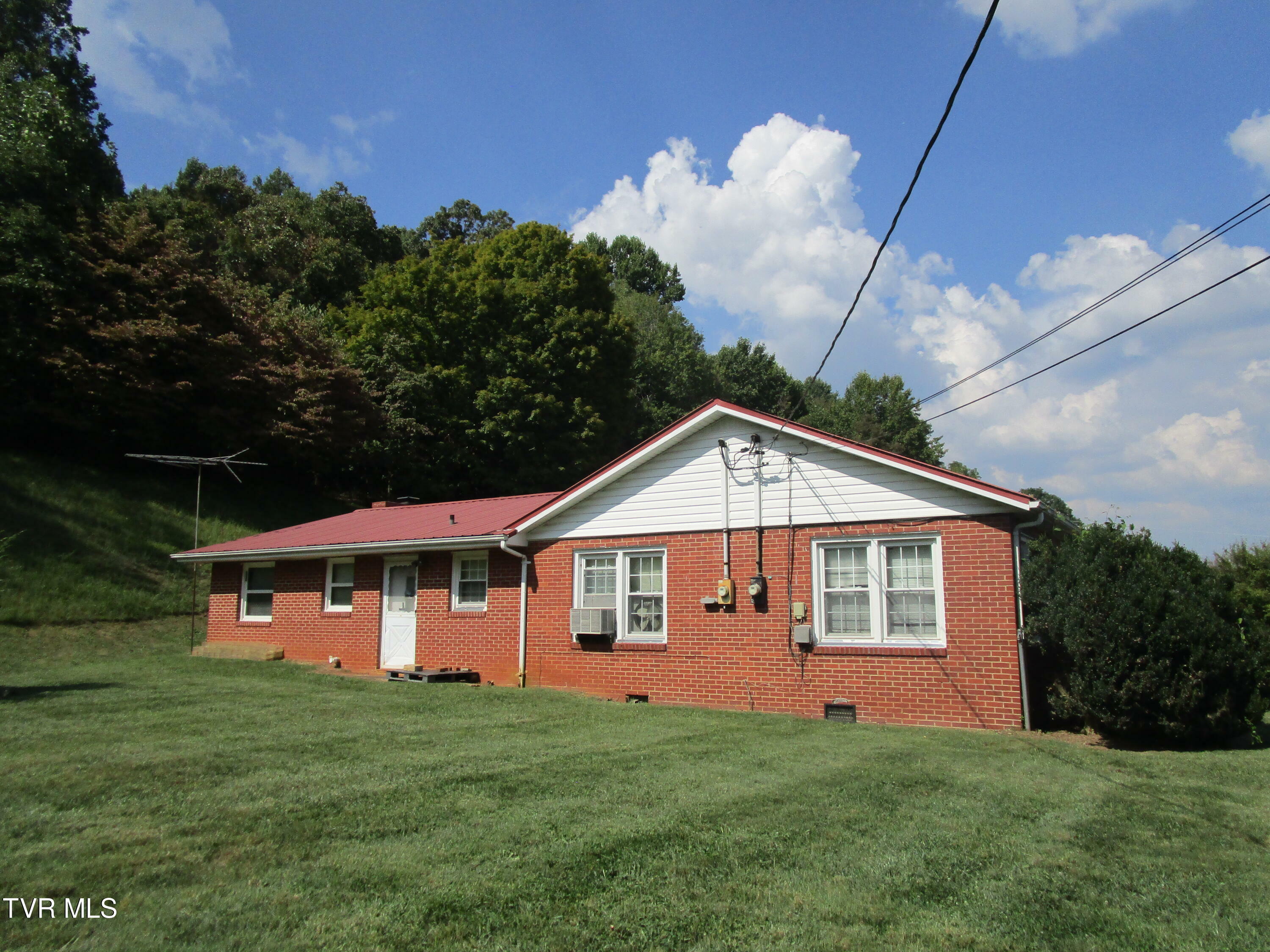 Property Photo:  1142 Jackson Hollow Road  TN 37663 