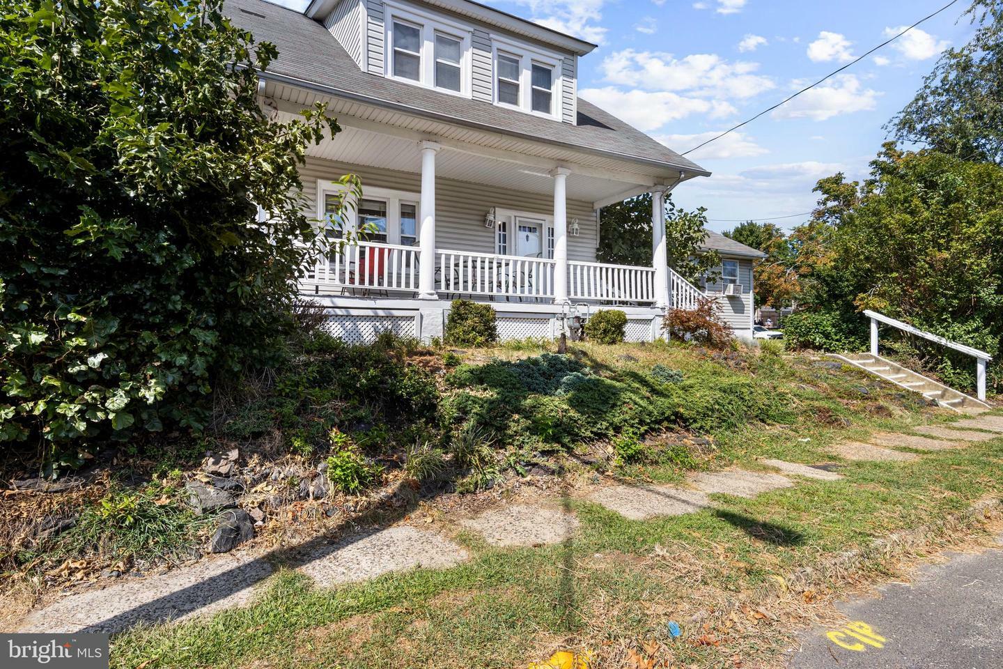 Property Photo:  39 E 2nd Avenue  NJ 08078 