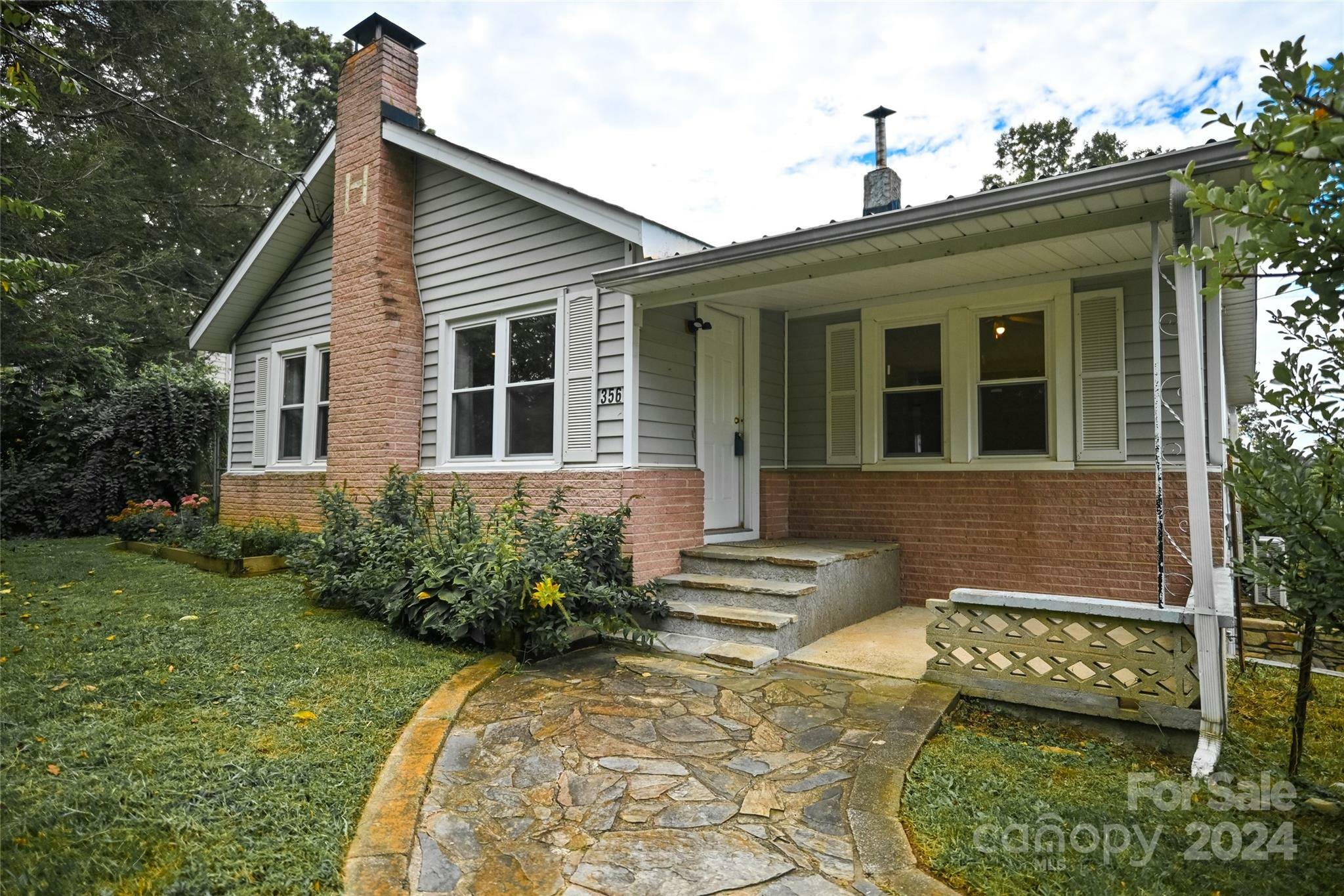 Property Photo:  356 Oakview Park Road  NC 28803 