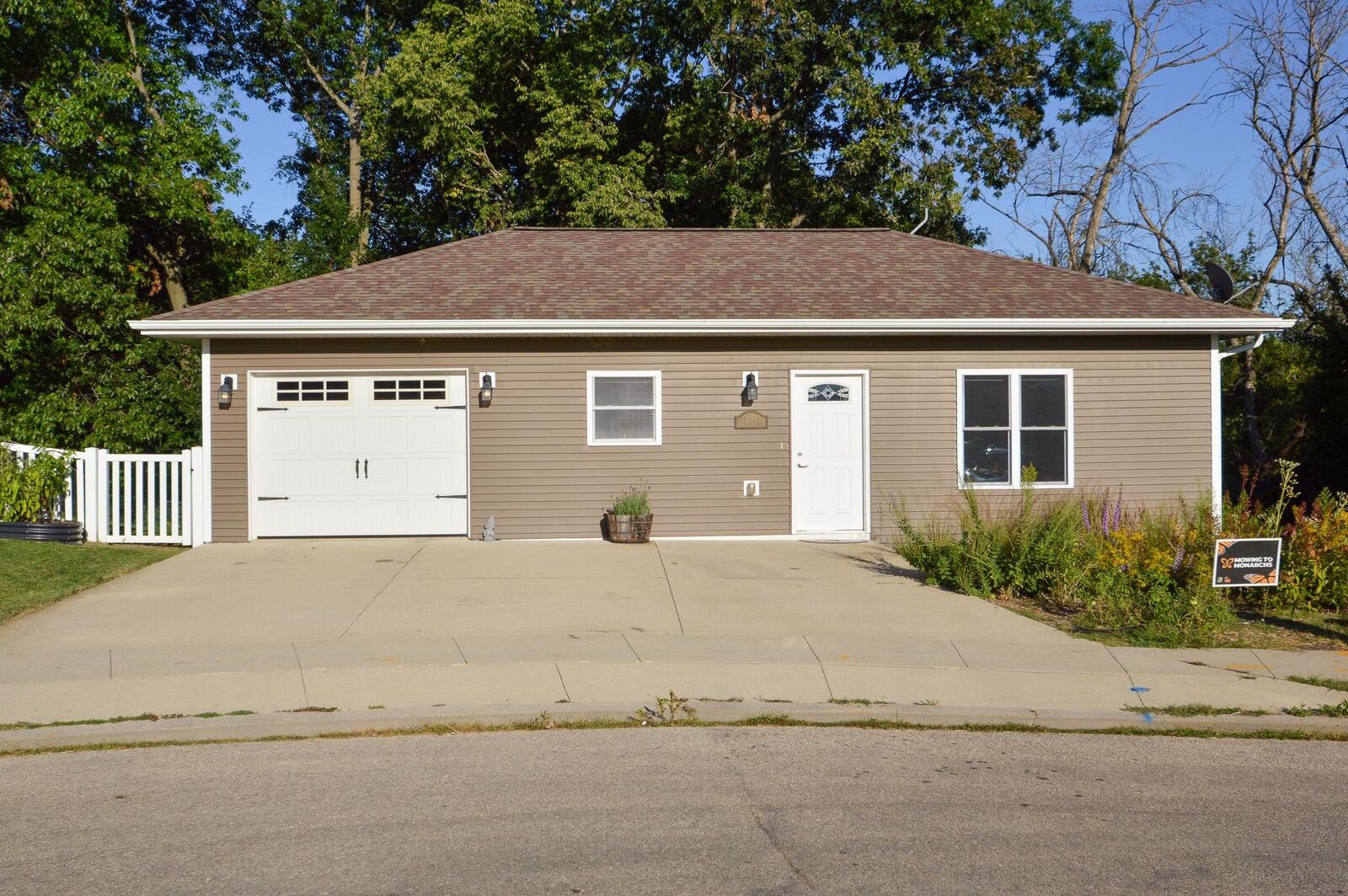 Property Photo:  2156 Bald Eagle Court  IA 52001 