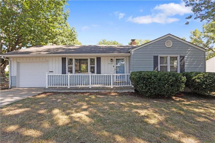 2405 Queen Ridge Drive  Independence MO 64055 photo