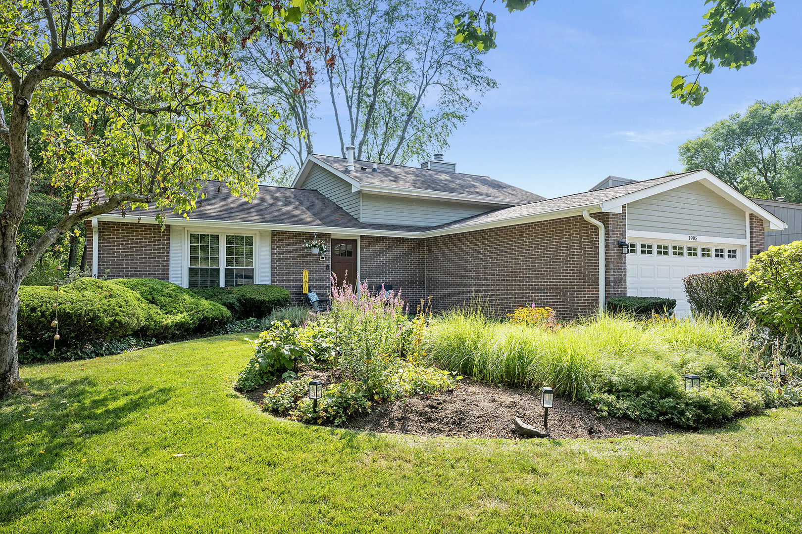 Property Photo:  1905 Carriage Hill Road  IL 60532 