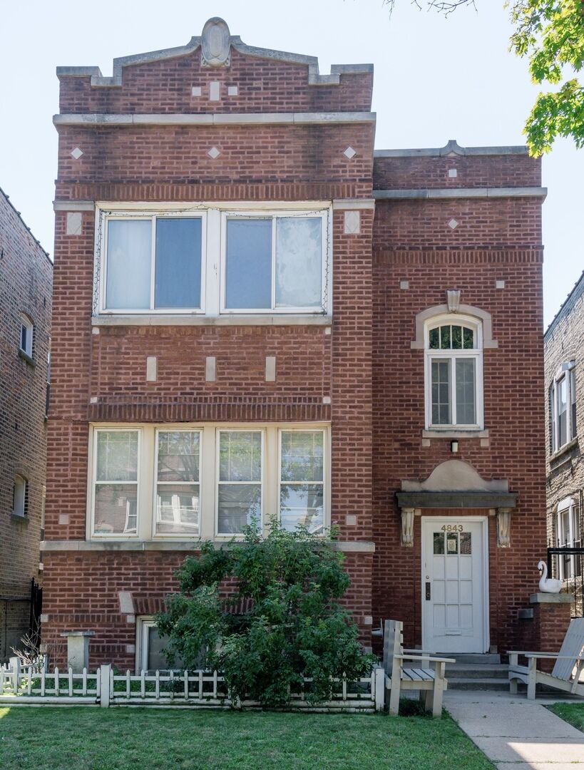Property Photo:  4843 W George Street 2  IL 60641 