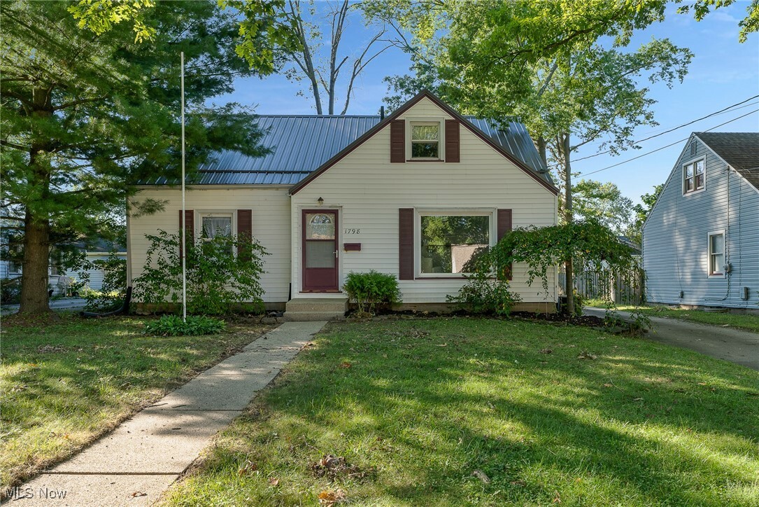 Property Photo:  1798 Maplewood Street NE  OH 44483 