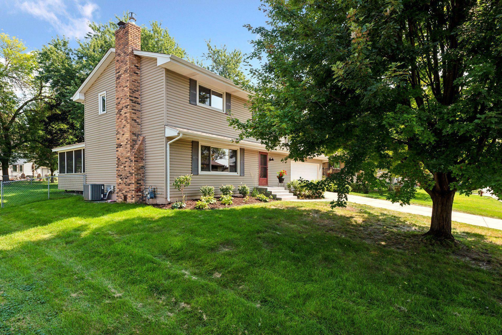 Property Photo:  3208 Independence Avenue N  MN 55427 