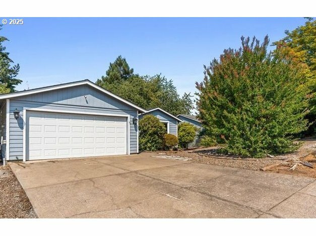 Property Photo: 5083 Linda Ct OR 97306