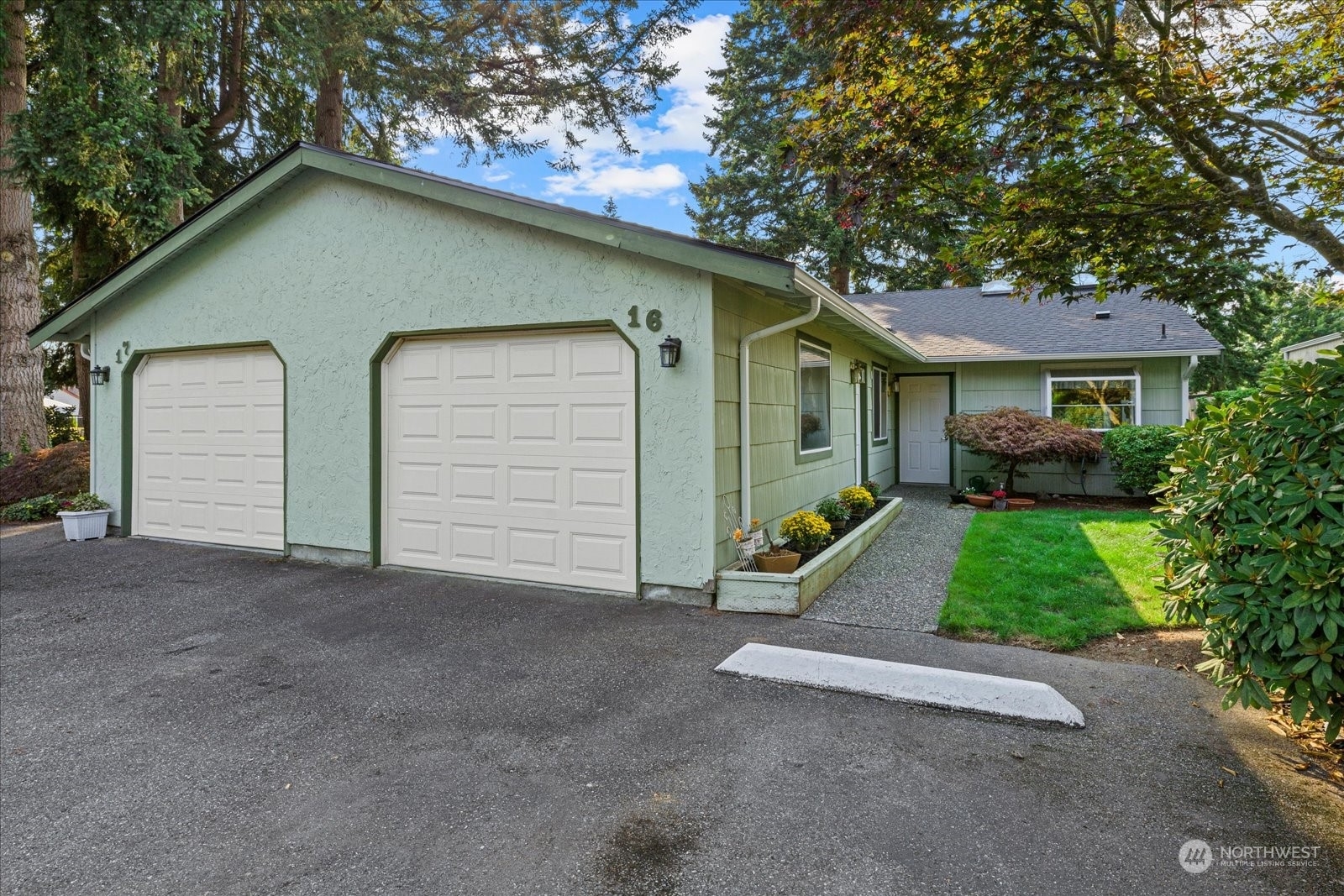 Property Photo: 8405 55th Avenue NE 16 WA 98270