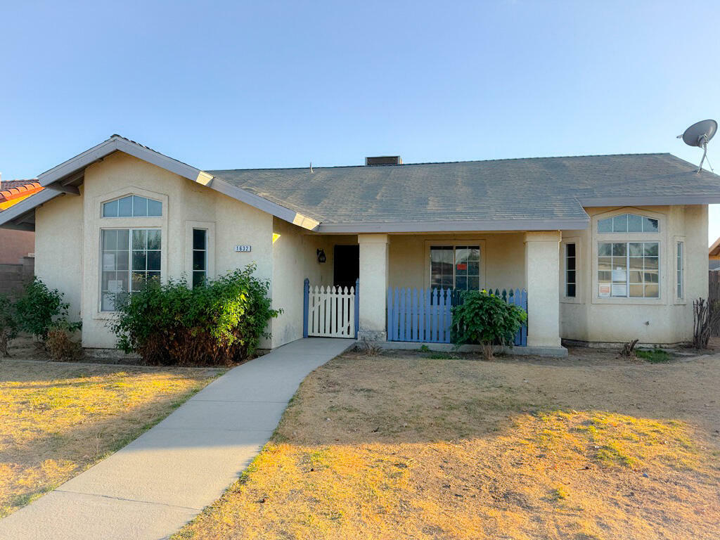 Property Photo:  1632 6th Avenue  CA 93215 