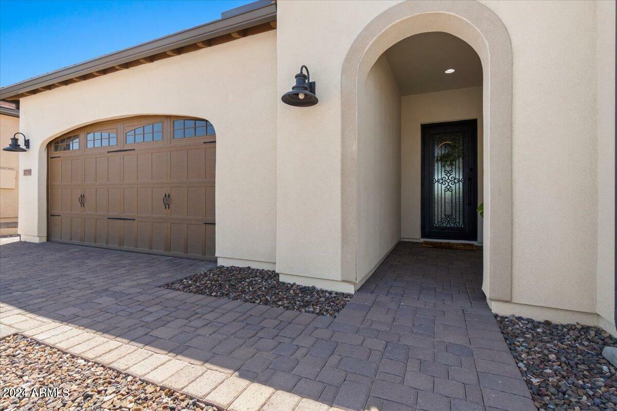 Property Photo:  275 E Bracciano Avenue  AZ 85140 