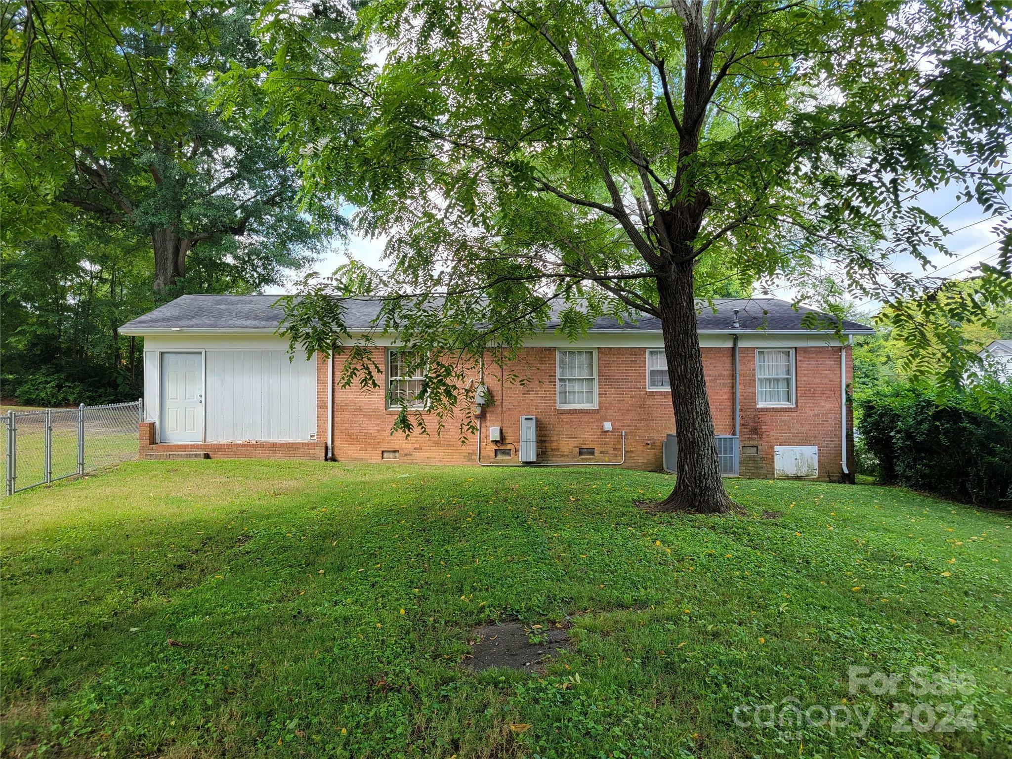 Property Photo:  600 Hyde Park Drive NE  NC 28025 