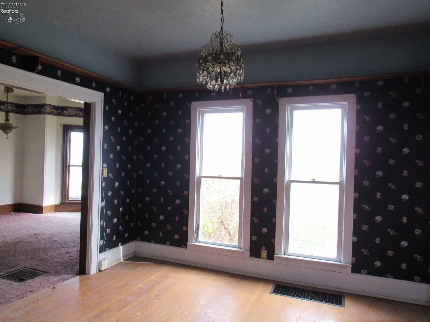 Property Photo:  30 N Seneca  OH 44807 