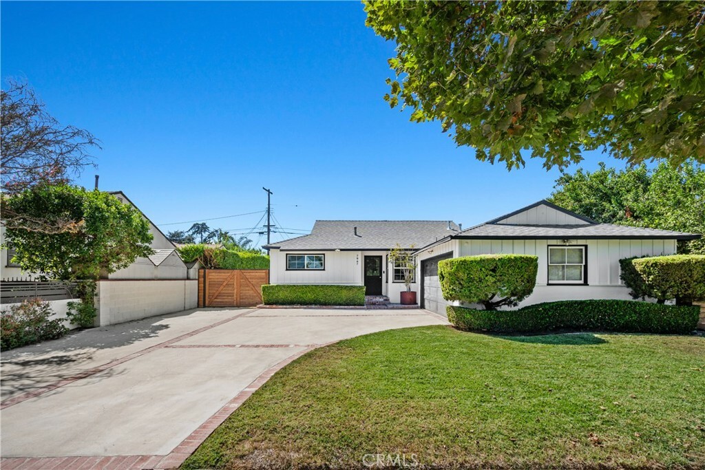 Property Photo:  7947 Amestoy Avenue  CA 91406 