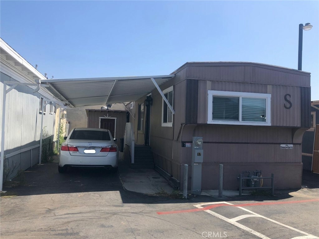 Property Photo:  1618 W 132nd Street 17  CA 90249 