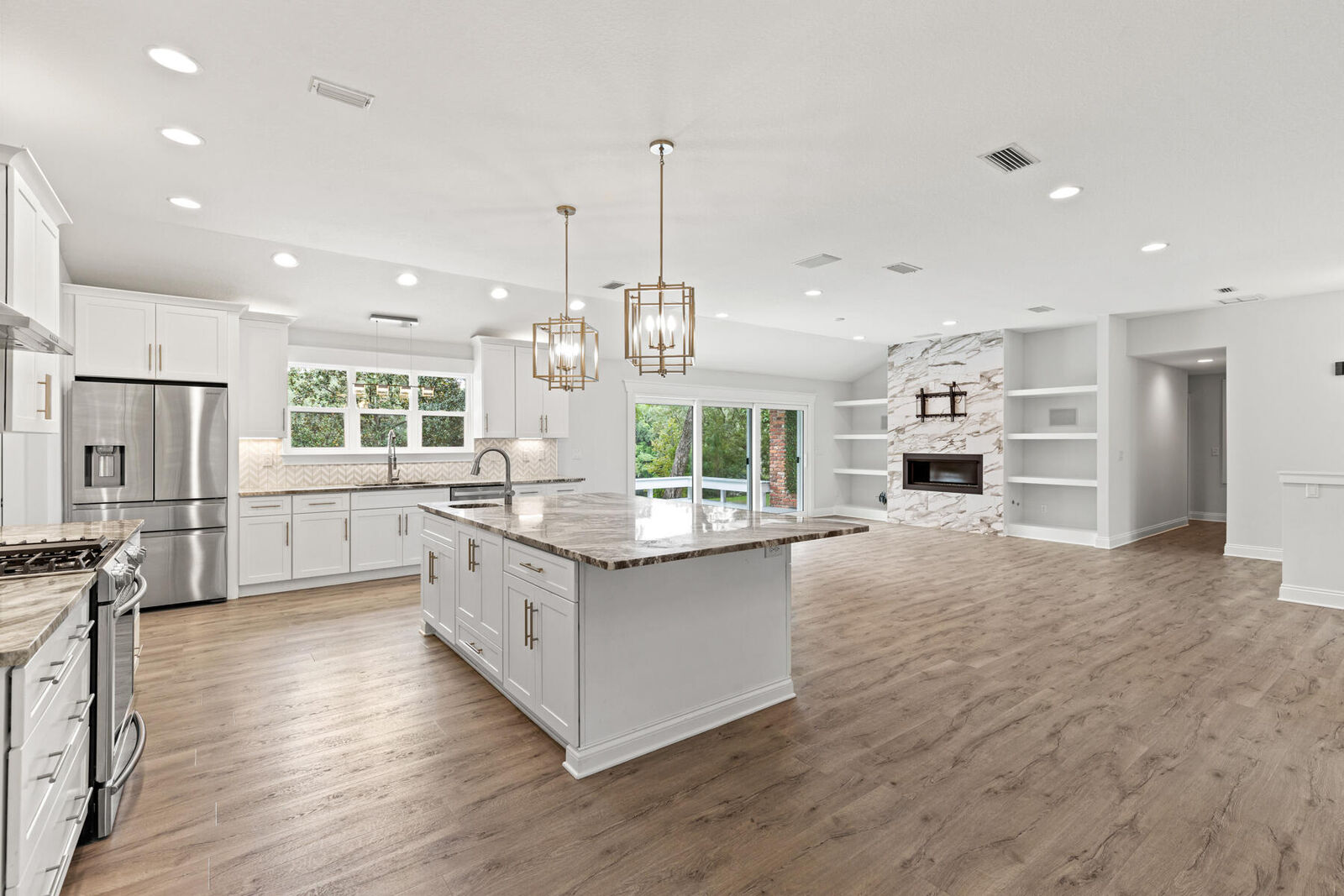 Property Photo: 17 Sherwood Rd NW FL 32547