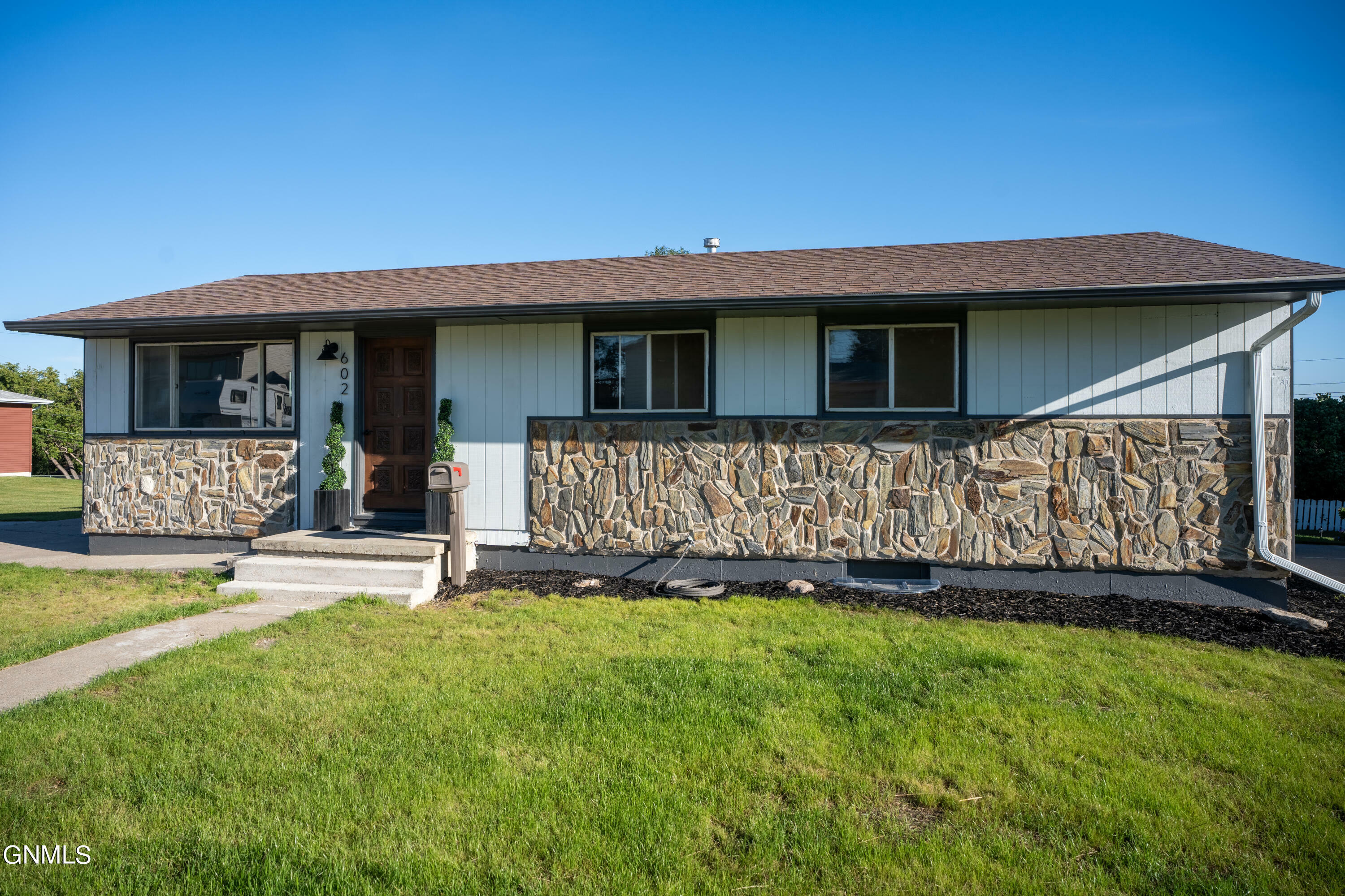 Property Photo:  602 12th Street NW  ND 58554 