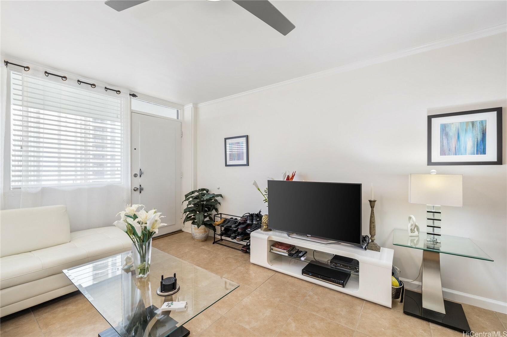 Property Photo: 425 Ena Road 1202A HI 96815