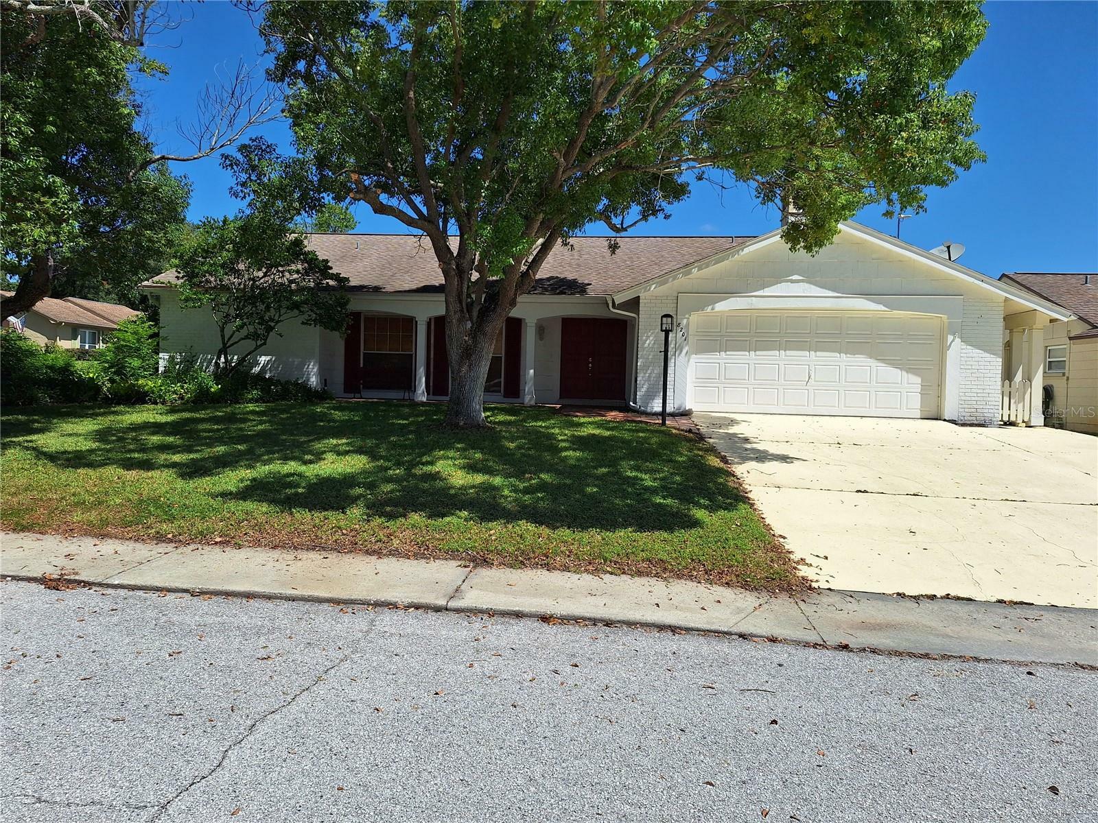 Property Photo:  8201 Heartwood Lane  FL 34667 