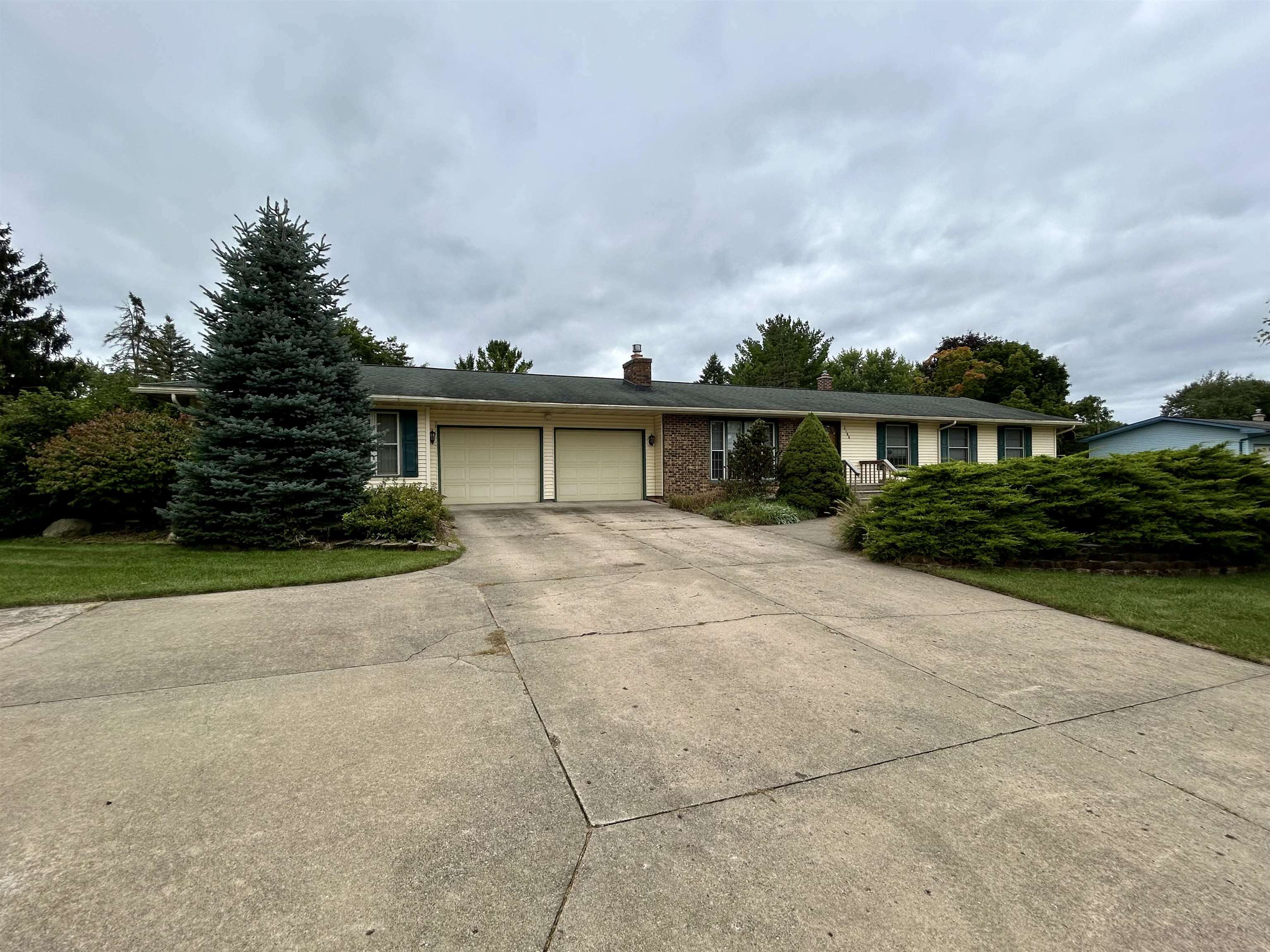 Property Photo:  2188 Candlewood  MI 48813 